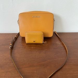 🧡MK CROSSBODY BAG🧡 w/ matching wallet